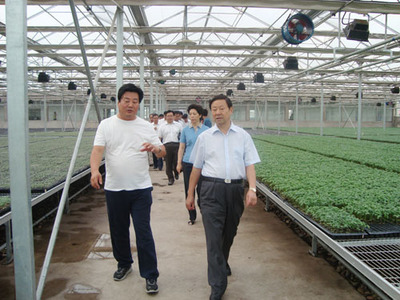 內(nèi)蒙古黨委書記儲(chǔ)波考察赤峰和潤農(nóng)業(yè)高新科技產(chǎn)業(yè)開發(fā).